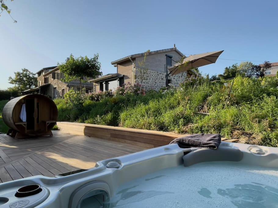 Gîte de charme pour couple avec sauna et jacuzzi extérieurs privatifs Peaugres Extérieur photo