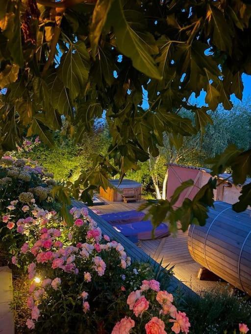 Gîte de charme pour couple avec sauna et jacuzzi extérieurs privatifs Peaugres Extérieur photo