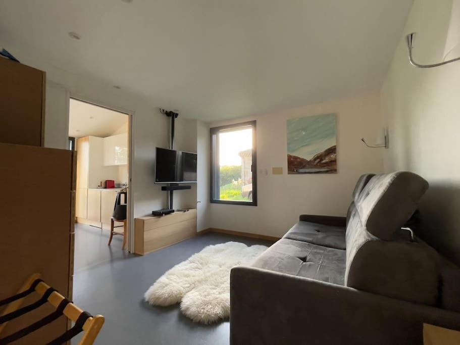 Gîte de charme pour couple avec sauna et jacuzzi extérieurs privatifs Peaugres Extérieur photo