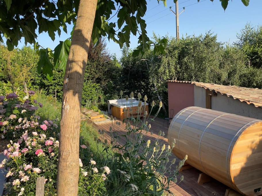 Gîte de charme pour couple avec sauna et jacuzzi extérieurs privatifs Peaugres Extérieur photo