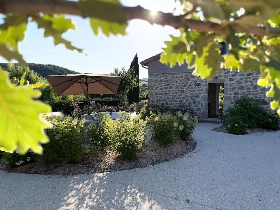 Gîte de charme pour couple avec sauna et jacuzzi extérieurs privatifs Peaugres Extérieur photo